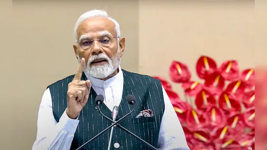 पीएम मोदी की जंग की शुरुआत 51 हज़ार युवाओं को सौपे नियुक्ति पत्र कहा : आपके हाथो में भारत का भविष्य !