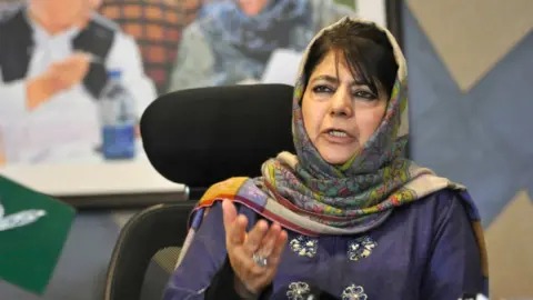 भारत में रह रहे पाकिस्तानी नागरिकों को वापस भेजने पर आग बबूला हुई पूर्व मुख्यमंत्री महबूबा मुफ़्ती !