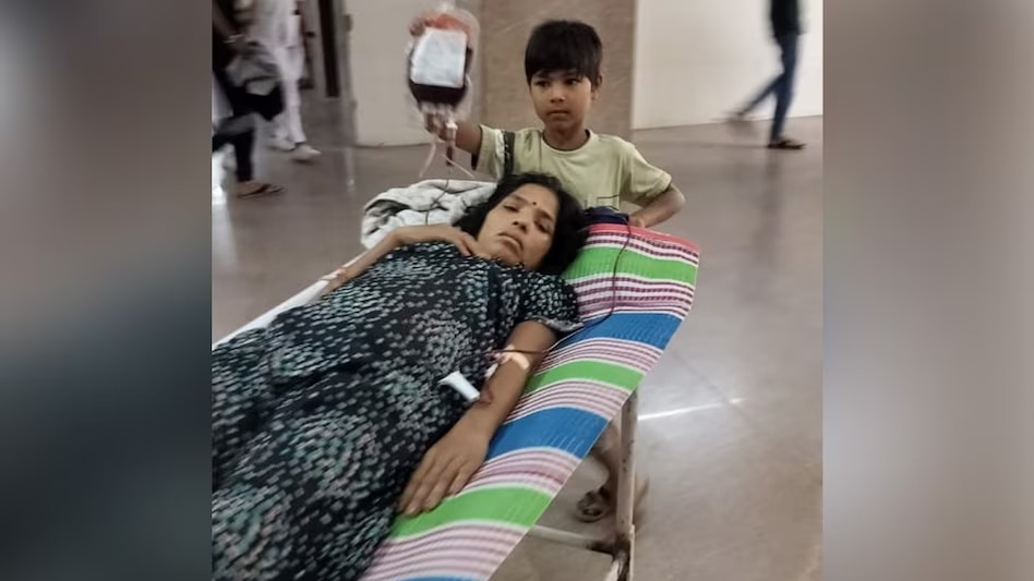 झांसी के महारानी लक्ष्मीबाई मेडिकल कॉलेज में अस्पताल की लापरवाही से छीन गया 9 साल के बेटे के सर से माँ का साया !