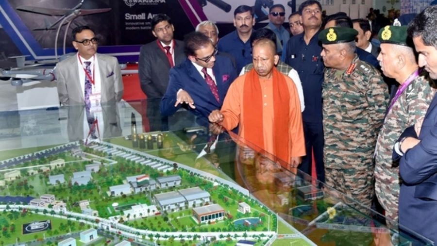 सीएम योगी ने ‘मेक इन इंडिया’ को दिया बढ़ावा आगरा और अलीगढ़ रक्षा कॉरिडोर नोड्स के विकास को तेज कर दिया है.