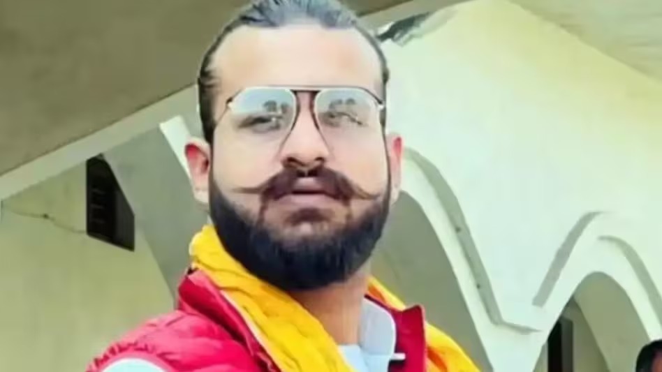 मऊ जिले से विधायक और मुख्तार अंसारी के विधायक बेटे अब्बास अंसारी को हेट स्पीच के मामले में दोषी करार करते हुए 2 साल की सजा सुनाई गई !