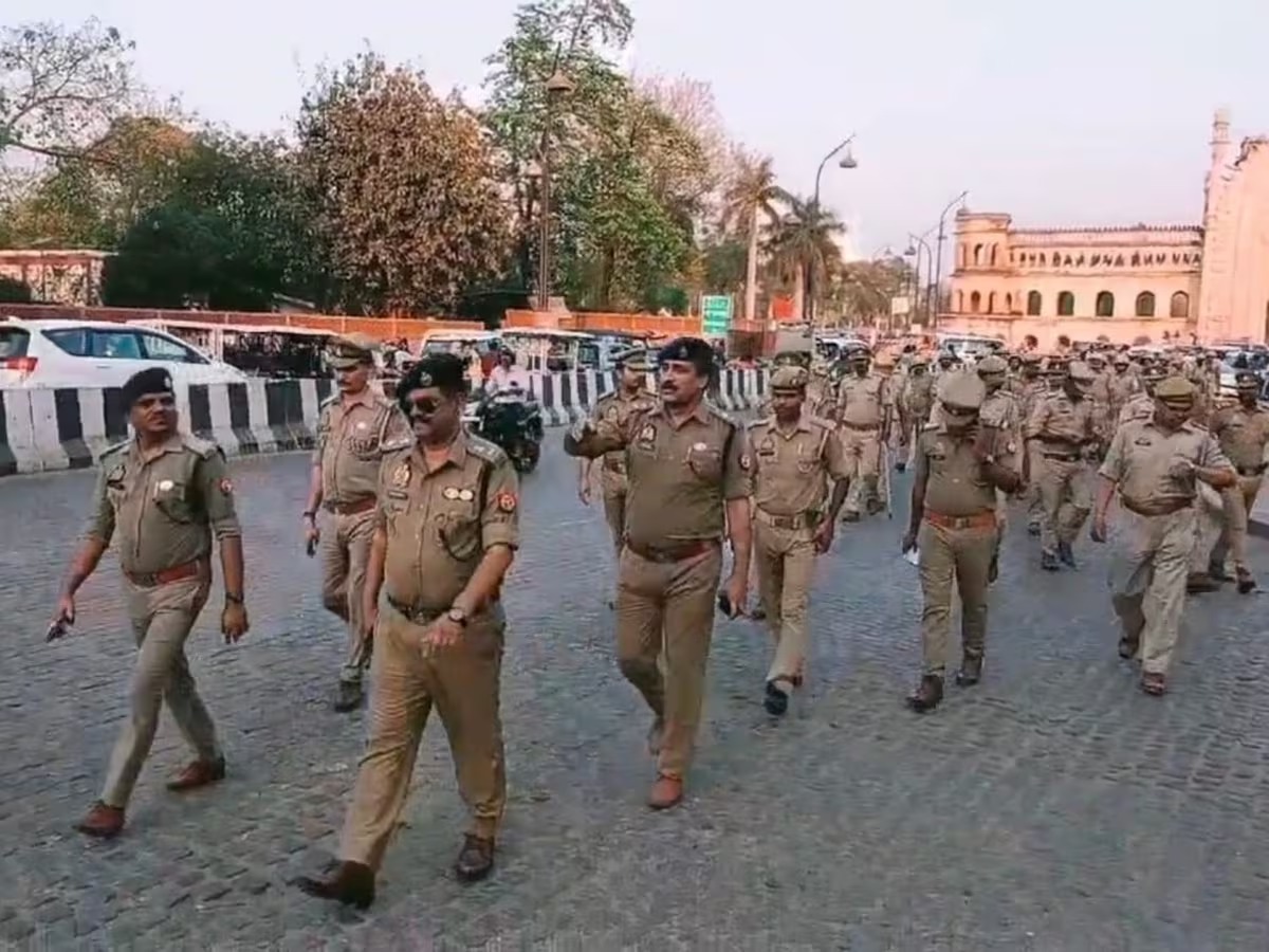 भारत-पाकिस्तान के बीच लगातार बढ़ते तनाव पर UP में हाई अलर्ट औरैया रेलवे स्टेशन पर,RPF और GRP का मार्च !