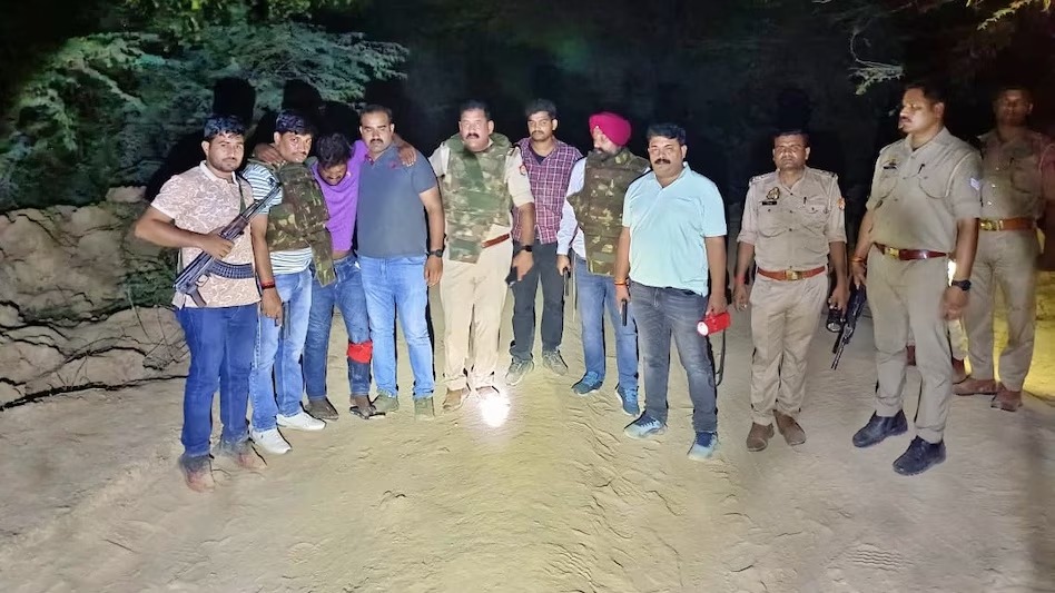झांसी में मंदिर में चोरी करने वाले चोर का हुआ एनकाउंटर, पैर में लगी गोली, अवैध तमंचा-कारतूस बरामद !