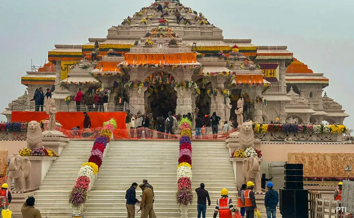 अयोध्या राम मंदिर में पहुंची मुस्लिम महिला मुँह छिपाकर किये राम लला के दर्शन सुरक्षाकर्मियों को शक हुआ लिया हिरासत में !