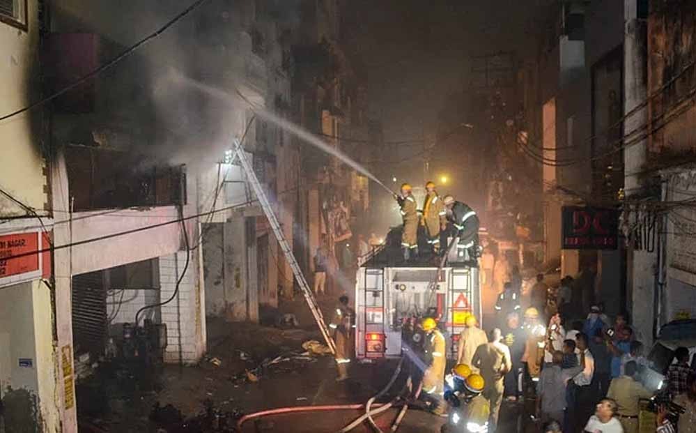 कानपुर के चमनगंज में बड़ा विस्फोटक नीचे फ्लोर पर जूता फैक्ट्री, ऊपर थी फैमिली,माँ बाप के साथ 3 बेटियां जिंदा जलीं !